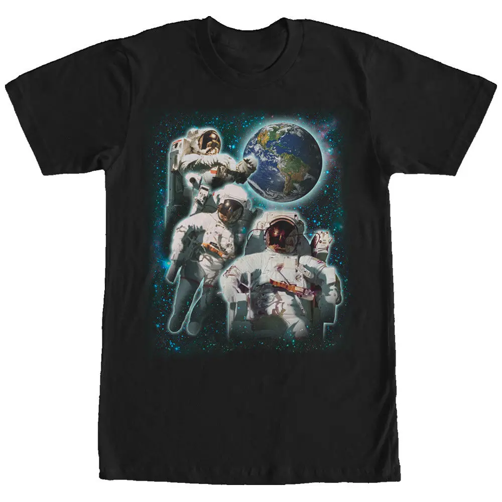 

2020 Fashion 100% cotton T shirt Three Astronauts in Space Mens Graphic T Shirt Tee shirt