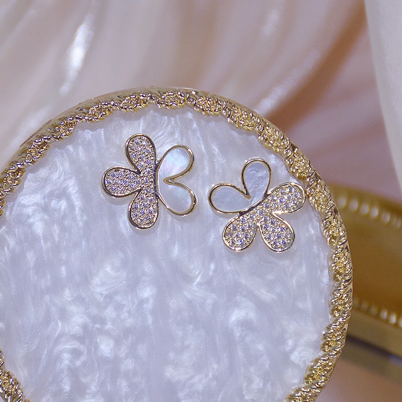 Женские серьги гвоздики с блестящей стороной в форме цветка кристаллами модные