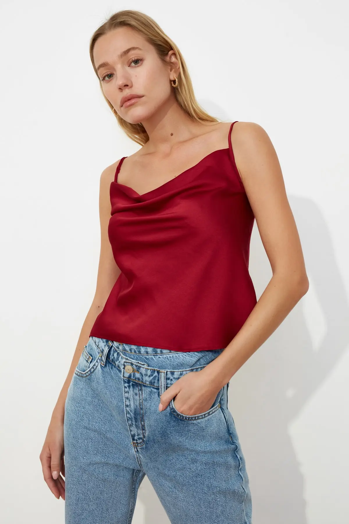 Женская атласная блузка с воротником и открытой спиной|Блузки| |