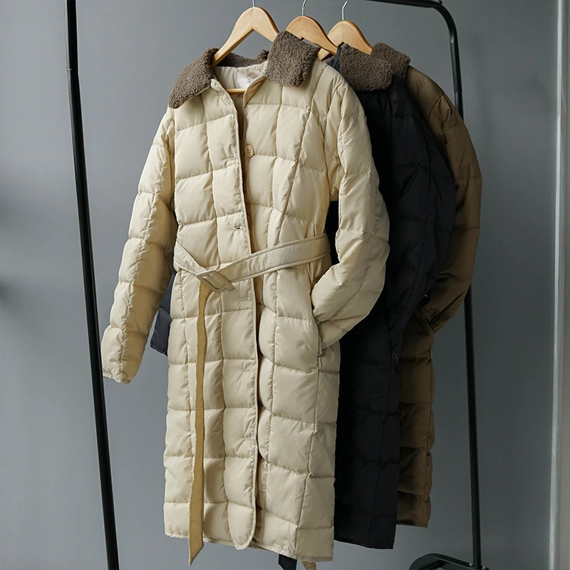 Женский пуховик на 90% утином пуху бежевая парка с меховым отворотом и