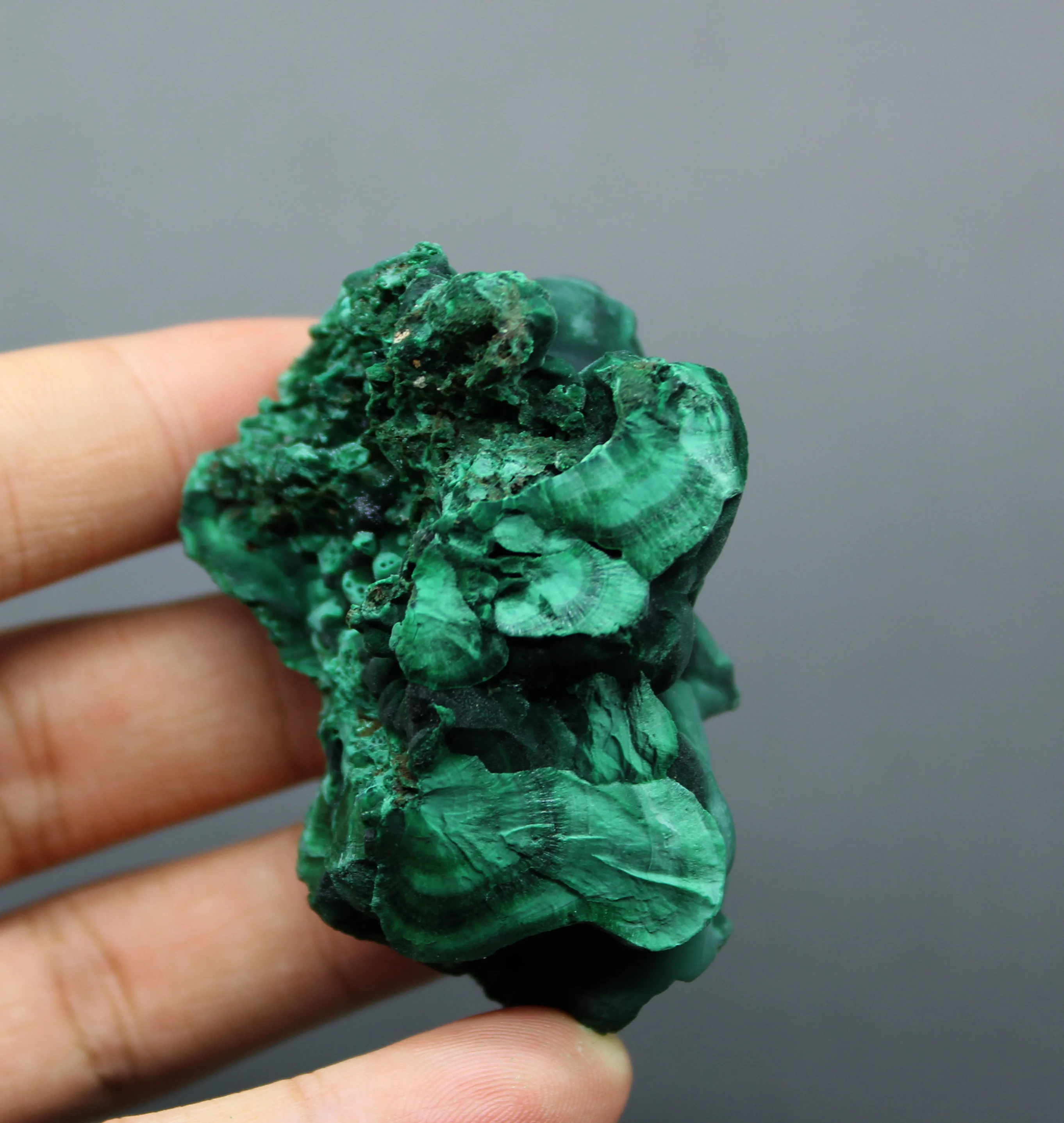

113g Natural beautiful malachite mineral specimen crystal Stones and crystals Healing crystal Free shipping