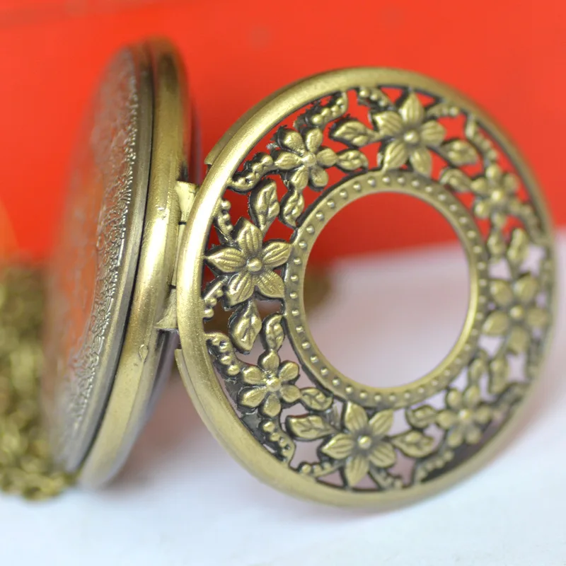 

EarringEarrings 2021 trend RingsEarringsBritish Watch Quartz Pocket Watch Retro Classic Quartz Design Eight Flower Pocket Watch