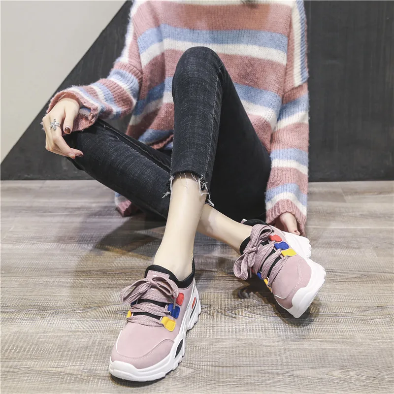 Кроссовки женские из ПУ кожи Повседневная зимняя обувь на шнуровке с цветочным