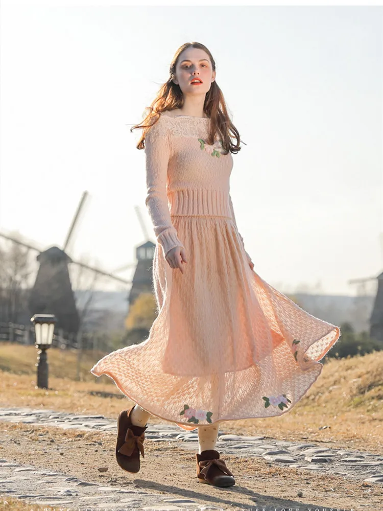 

Design Women Original Autumn Winter Mori Girl Sweet Vintage Pink French Embroidery Lace Patchwork Wool Short Sweater