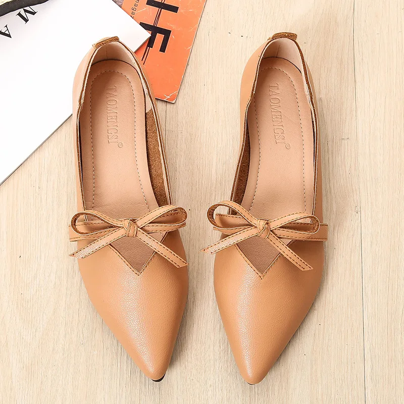 Женские осенние туфли на плоской подошве удобные тонкие с острым носком и