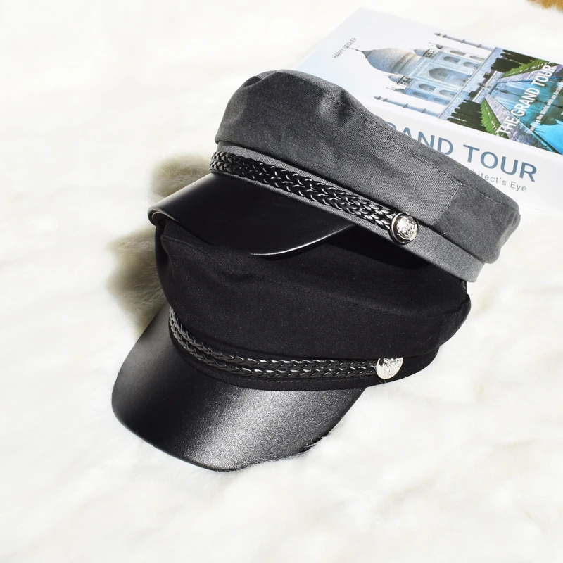 Женская шерстяная шляпка на цепочке модная в стиле милитари осень и зиму