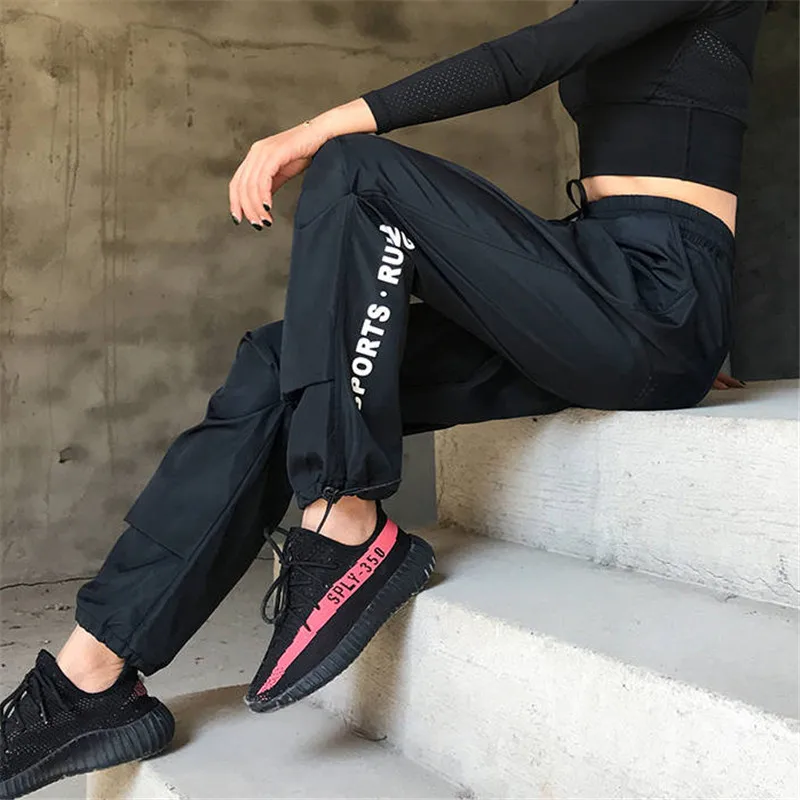 Штаны спортивные женские с высокой талией джоггеры принтом граффити