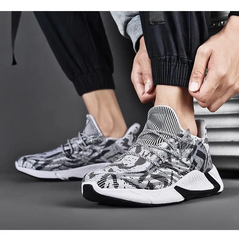 

Newest Stylish Four Seasons Running Shoes For Men High quality Sneakers Lace-Up Lightweight Breathable Luminous Walking Shoes