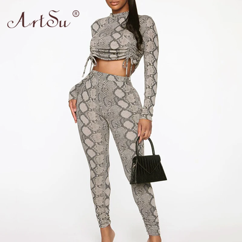 Женский облегающий топ и длинные брюки с принтом под змеиную кожу| |