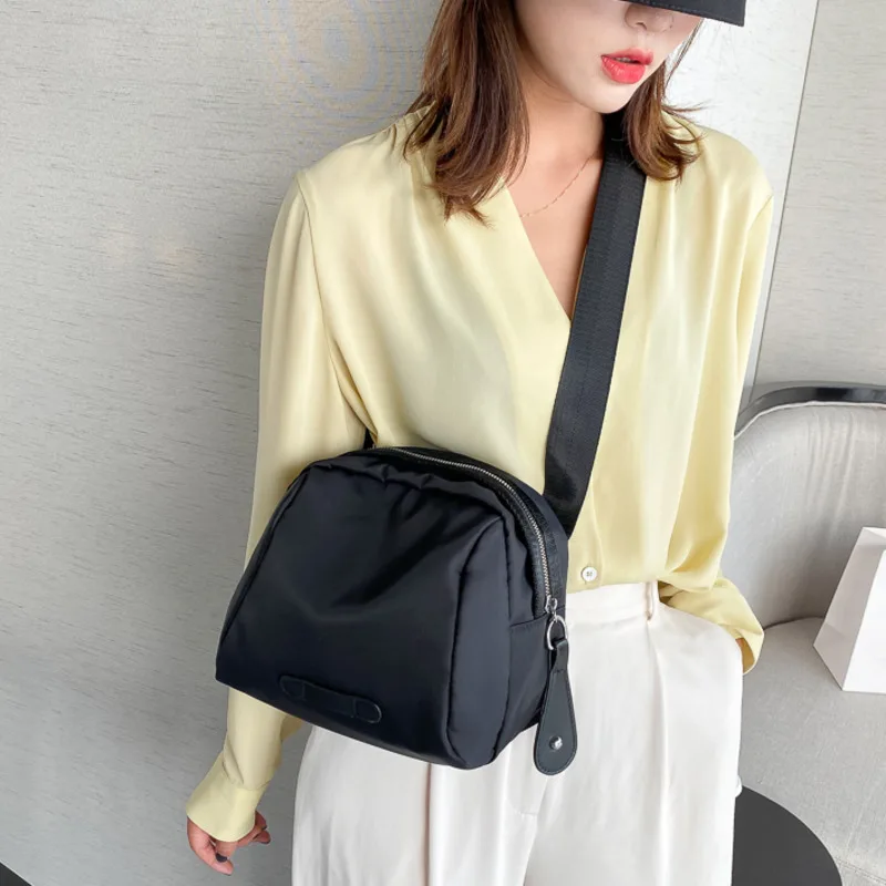 

Large Capacity Bag Women Shoulder Bag Versatile Straddle Bag Fashion Waist Bag Female Nylon Bag Casual Light Shoulder Bag