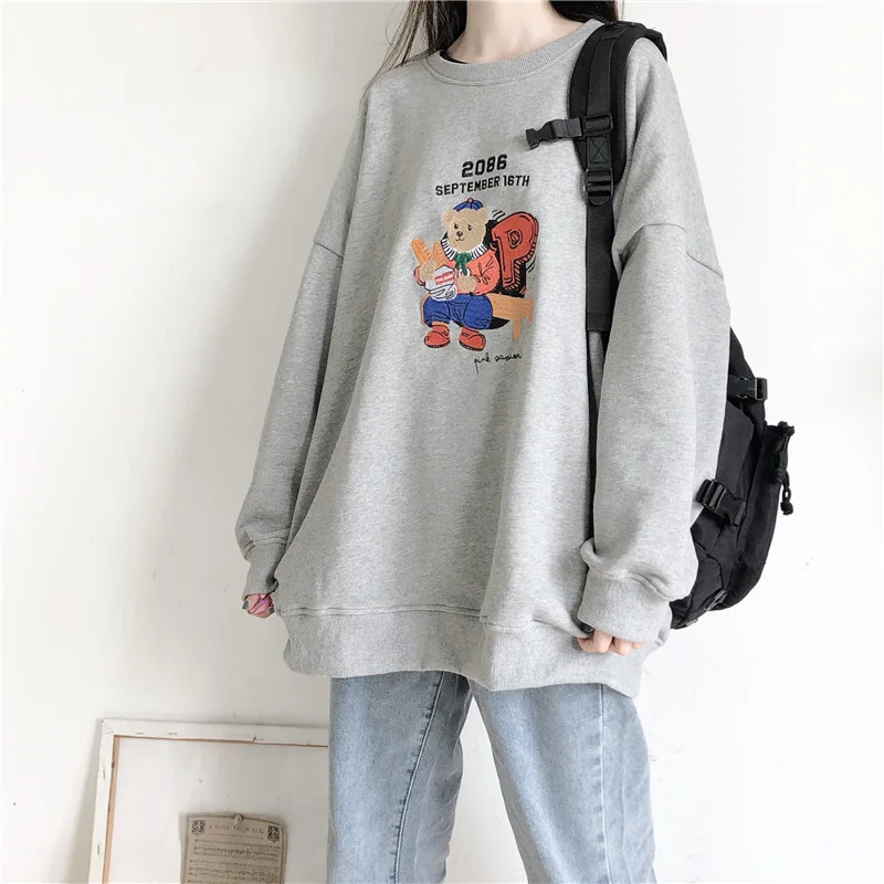 Свитшот женский хлопковый с вышивкой медведя зимний свободный в стиле Харадзюку