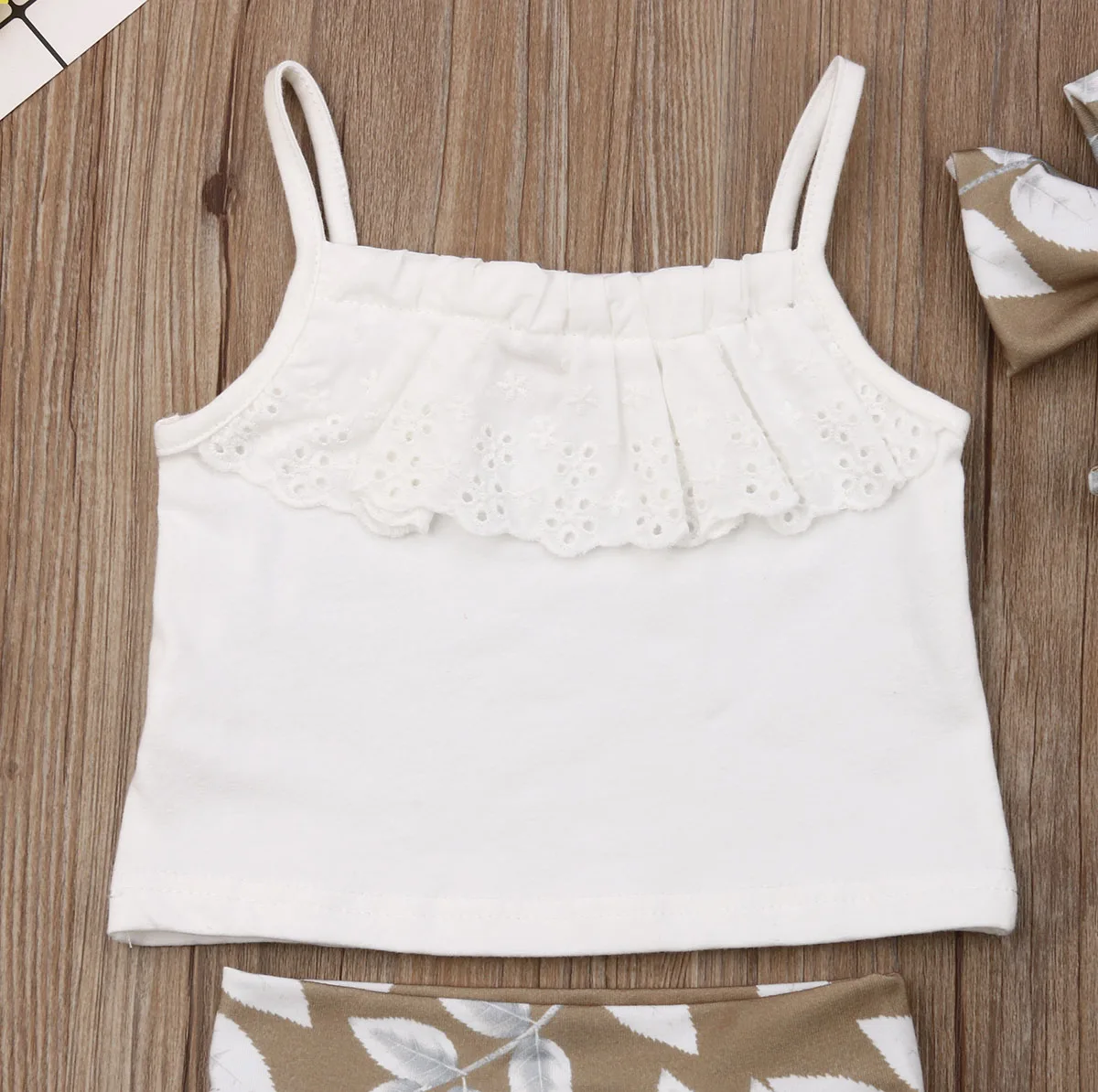 Conjunto de verano de 3 piezas para ni&ntilde;os y ni&ntilde;as, Top con tirantes de encaje, manga corta, pantalones cortos estampados y Diadema con lazo estampado-4