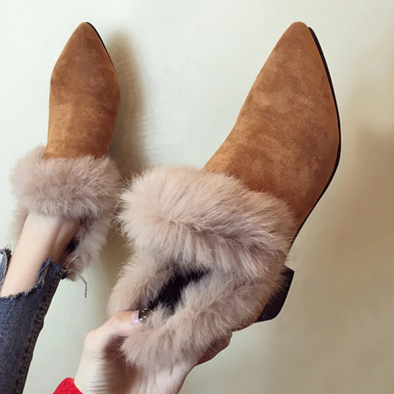 Однотонные туфли на высоком толстом каблуке из флока с острым носком меховая