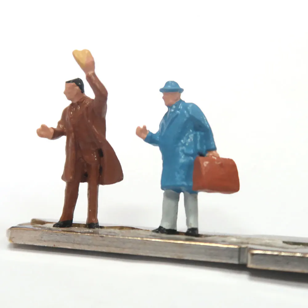 Миниатюрные фигурки для диорамы в масштабе 1:87 для железнодорожной модели Ho, изображающие бизнес-рукопожатие.