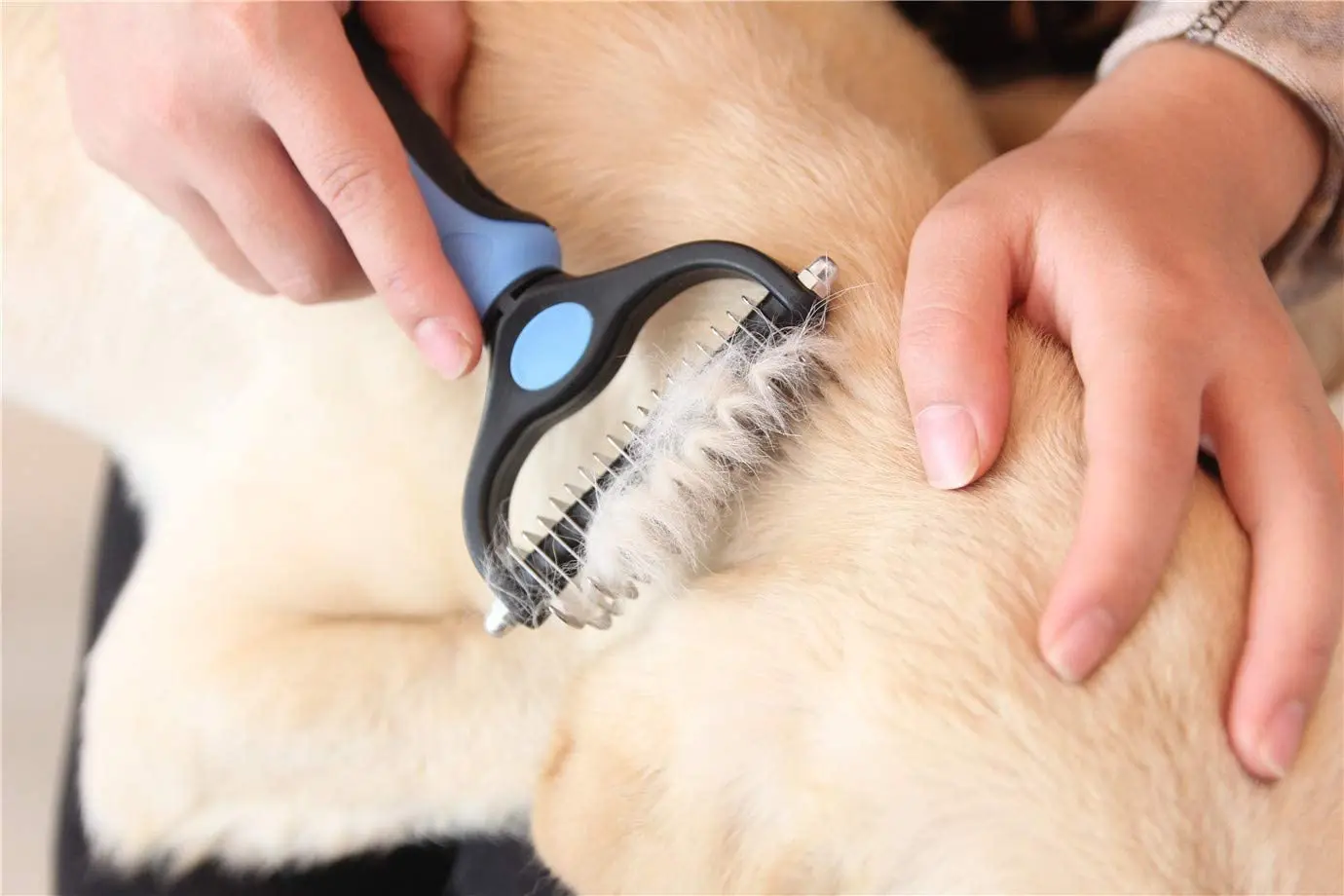 

Pet Grooming Brush - Double Sided Shedding and Dematting Undercoat Rake Comb for Dogs and Cats,Extra Wide