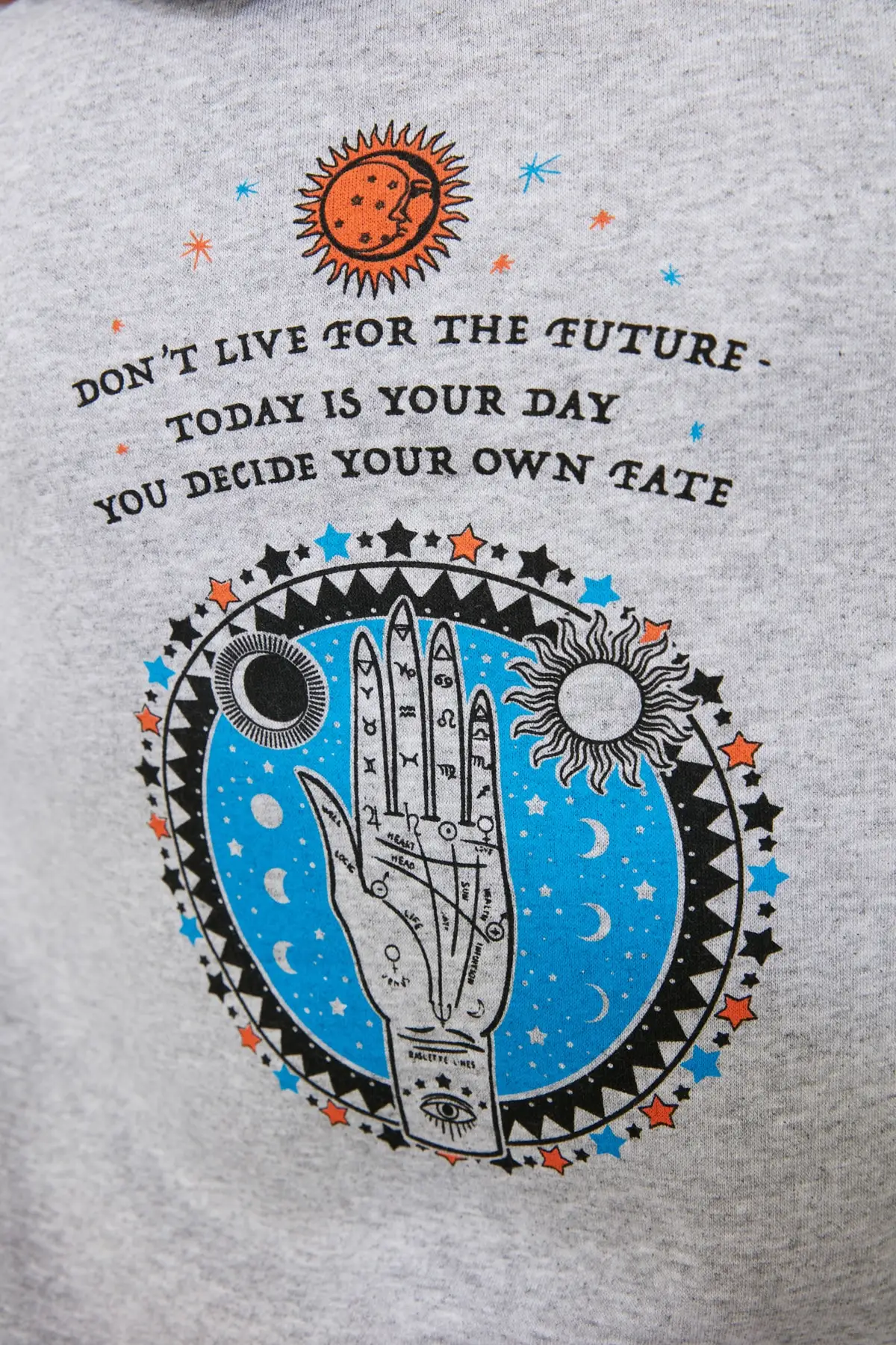 

Trendyol Printed and Hooded Knitted Sweatshirt TWOAW21SW1785