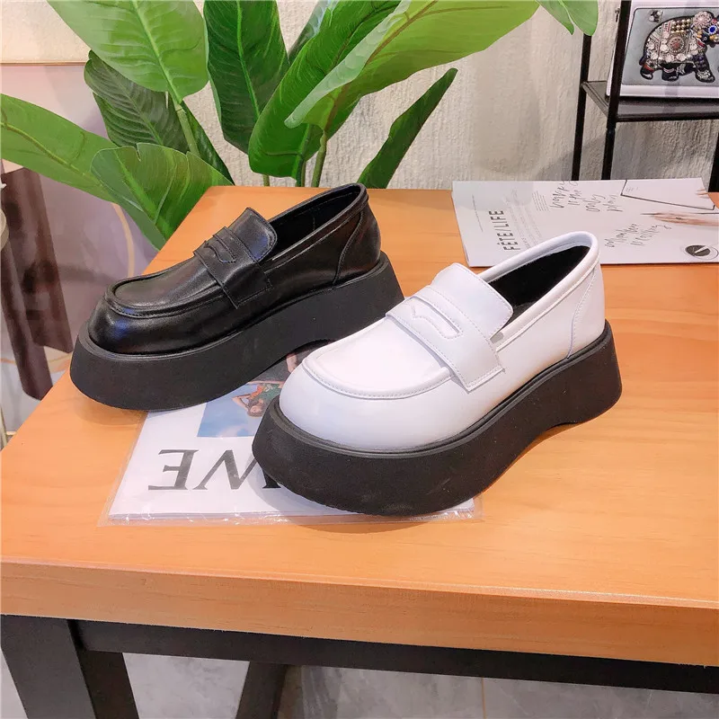 

Кожаные лоферы на платформе в британском стиле, женские маленькие кожаные туфли с круглым носком, обувь с большими носками