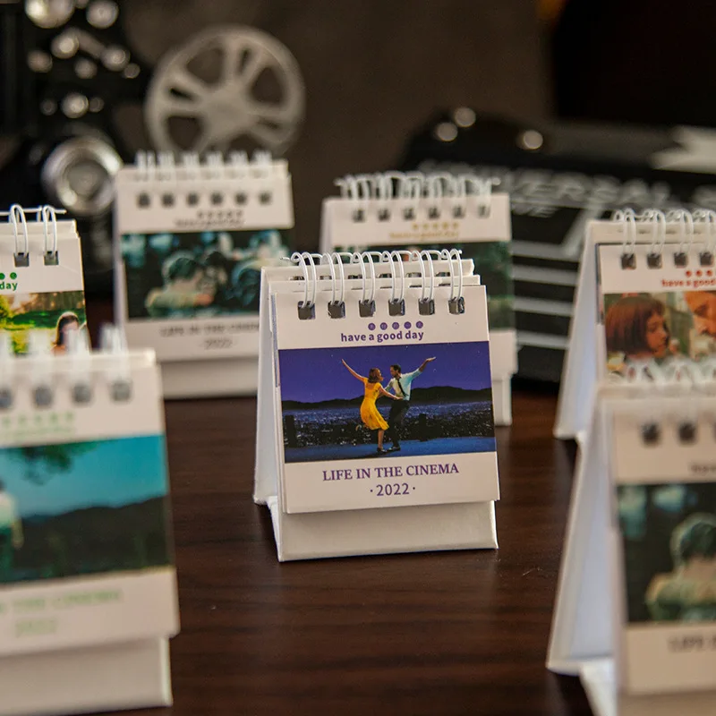 

1 Piece 2022 Vintage Movie Theme Mini Desktop Calendars with Dot Stickers for Agenda Organizer Schedule Planner School Supplies