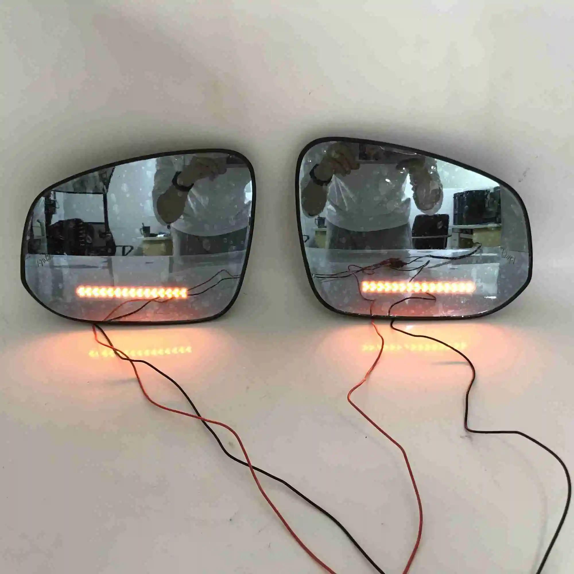 

Express Shipping Rear View Blue Mirror Led Turn Signal Heating Blind Spot Monitor for Toyota Fortuner