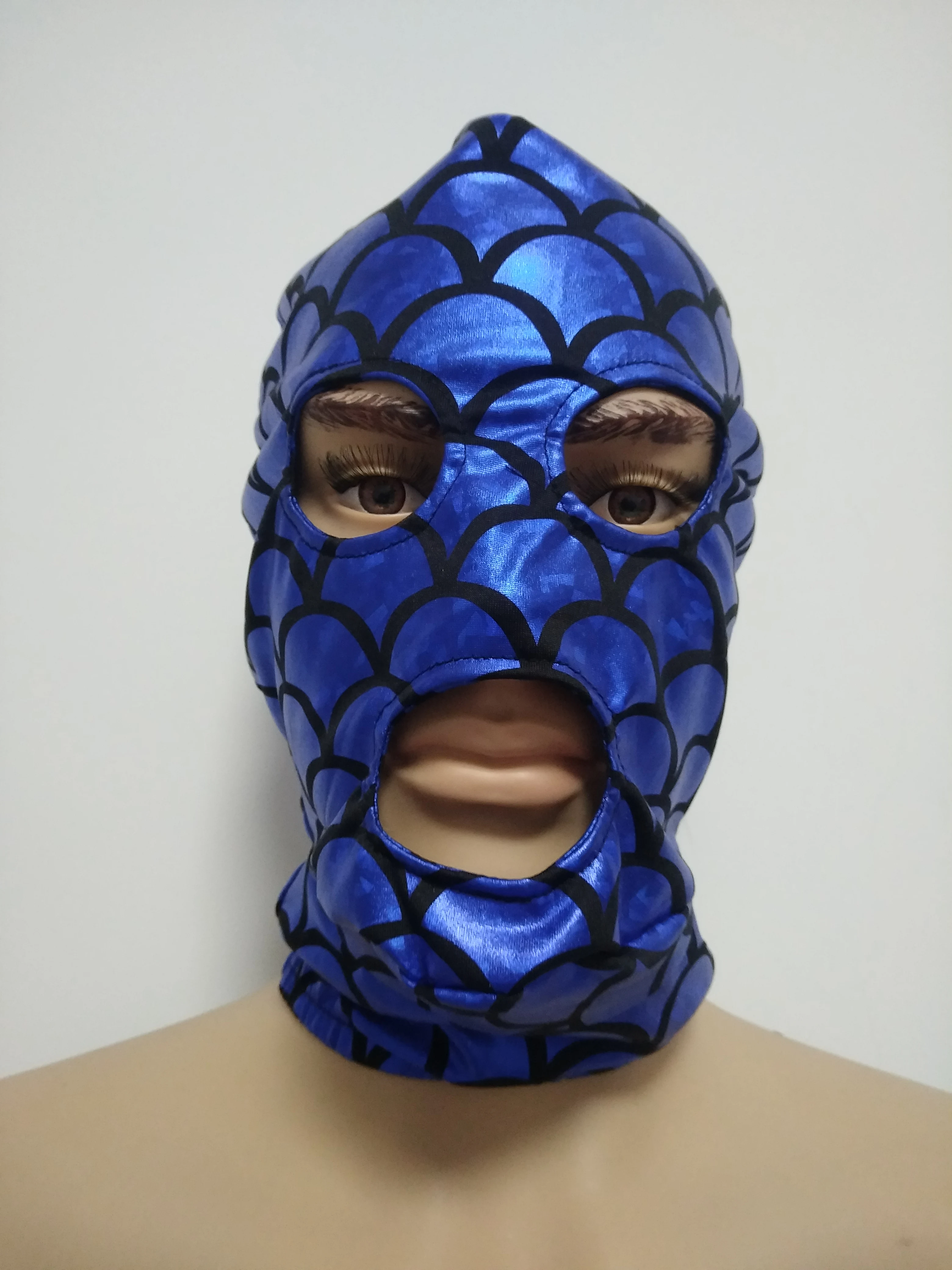 Блестящий металлический синий с рисунком протектора в виде рыбьей чешуи маска