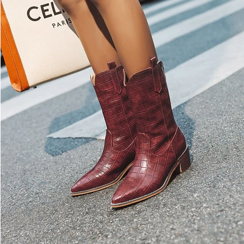 Модные женские ботильоны из микрофибры с тиснением Ковбойские ботинки острым