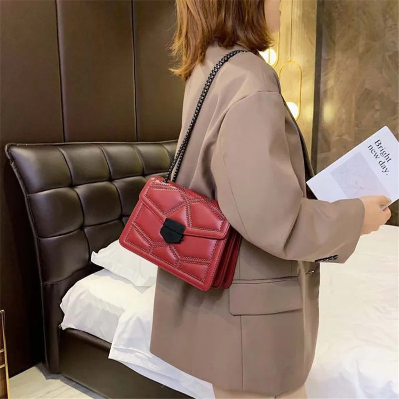 Волшебная рыба заклепки цепь маленькие сумки через плечо для женщин 2020 сумка