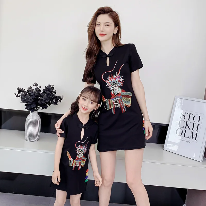 

Mom And Daughter Matching Clothes 2021 New Mother And Girl Cheongsam Dress Chinese Style Face Embroidery Mother Women's Dress
