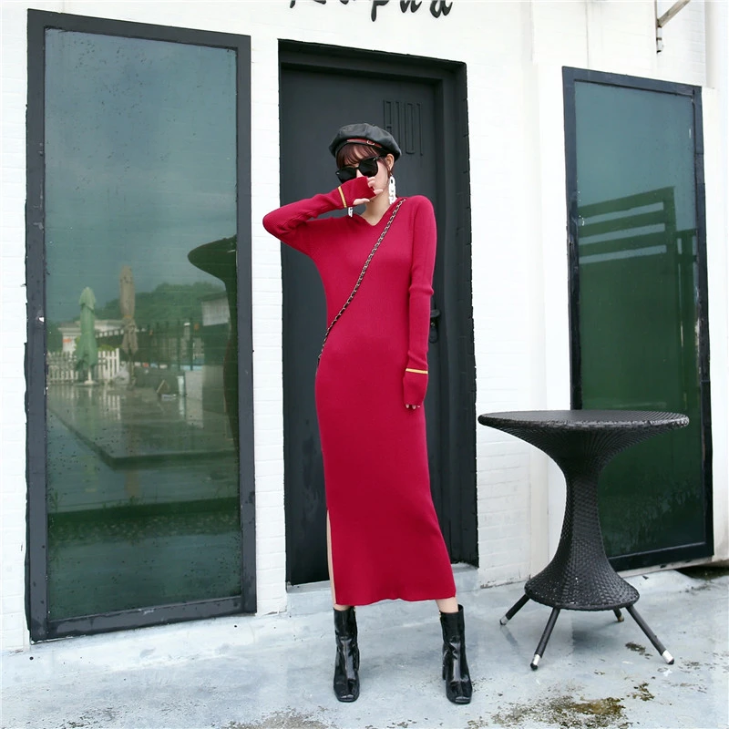 

Женское трикотажное платье-свитер с длинным рукавом и капюшоном