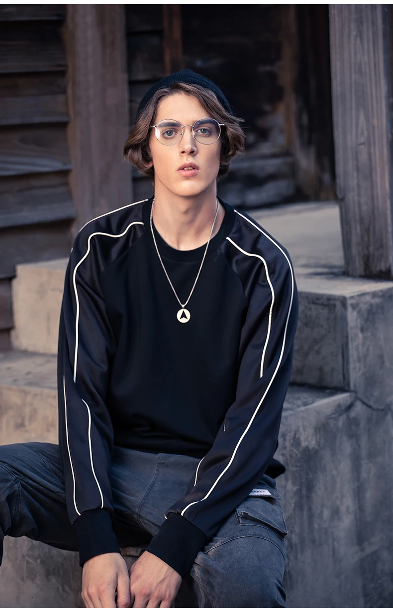 

3181 Fall 2021 new youth trend color contrast stripe pullover silky texture Sweatshirts men