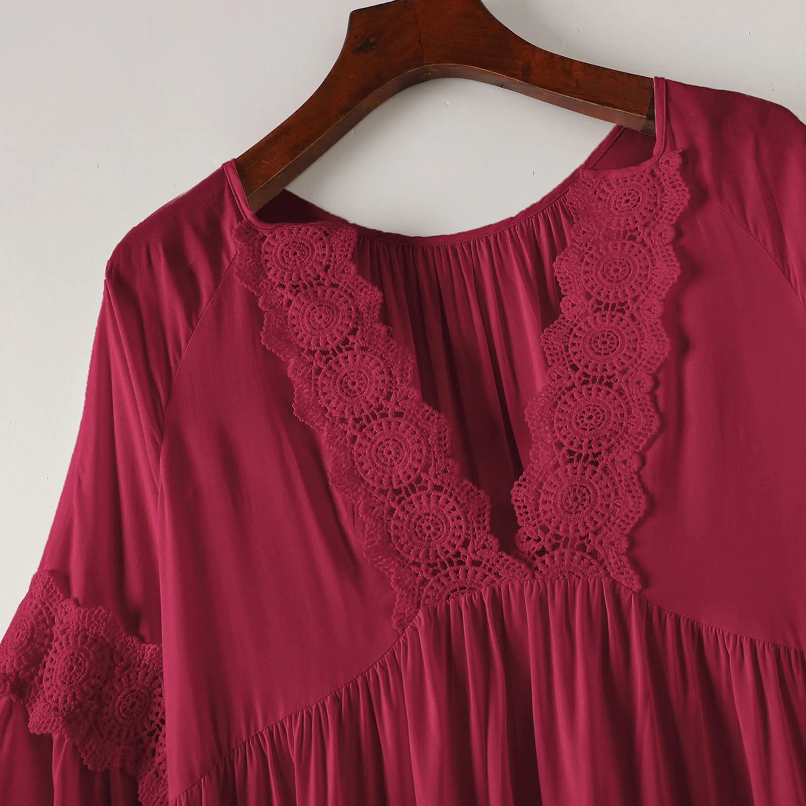 

Fashion Women Summer Dress Solid Color Flared Sleeves V-Neck Lace Patchw Casual Loose Hollow Out Dress vestidos de verano L1