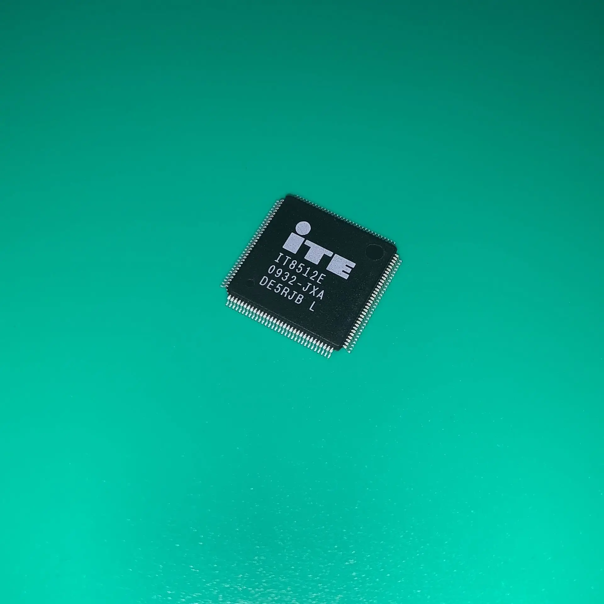 3pcs/lot IT8512E-JXA TQFP128 IT8512EJXA IT8512 E-JXA IT 8512E-JXA 8512EJXA IT8512-EJXA