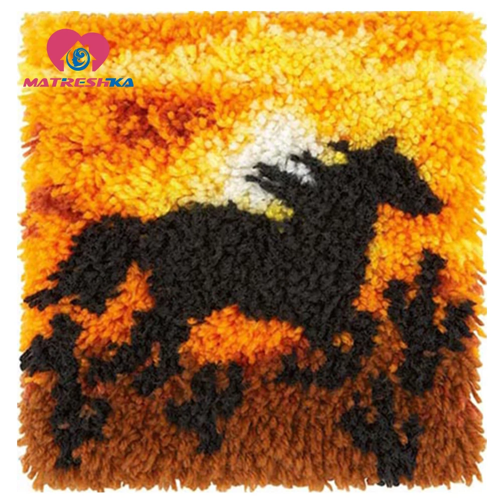 Домашнее украшение сделай сам подушка с животными лошадью и вышивкой крестиком