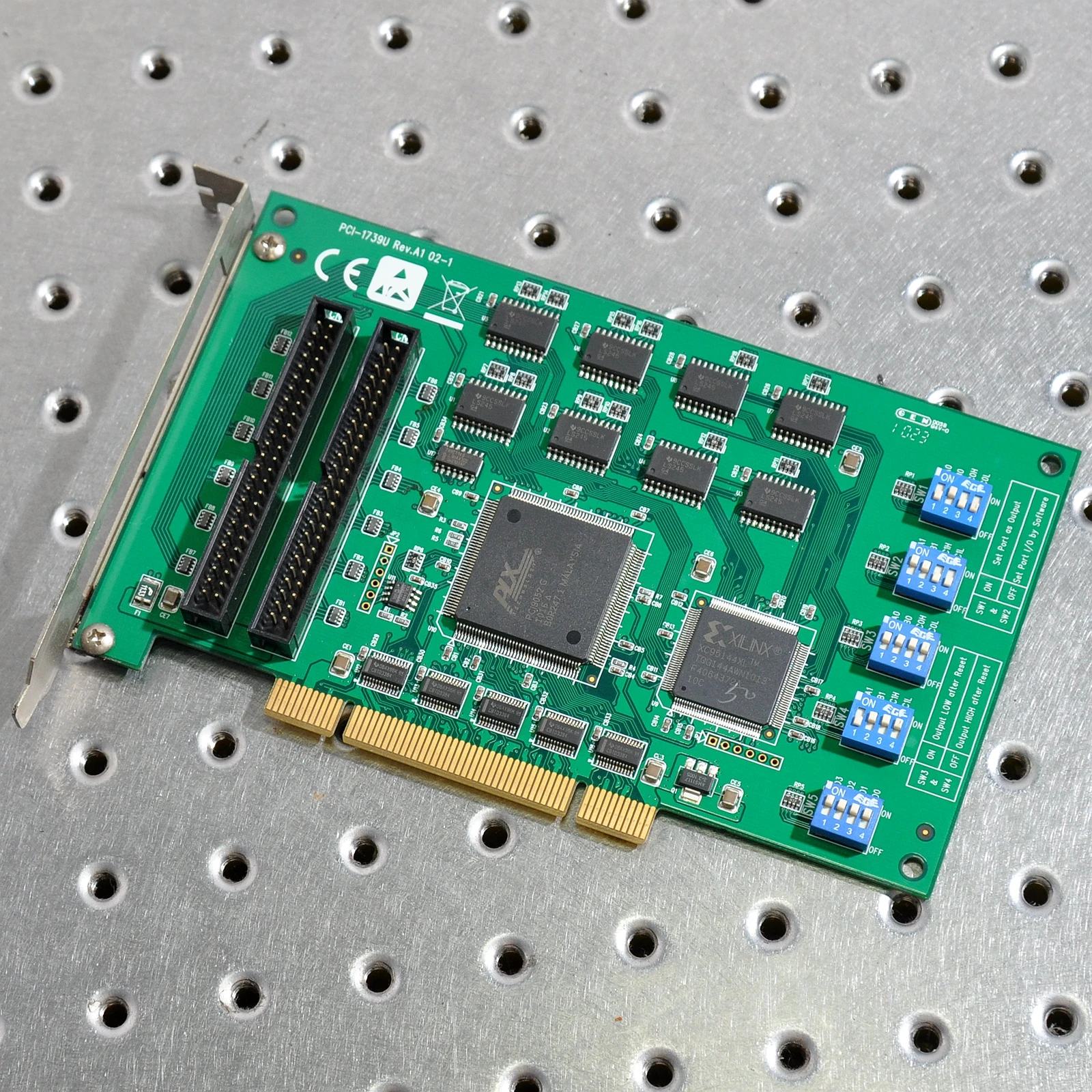 

ADVANTECH PCI-1739U 48-канальный TTL цифровой вход и выход карты