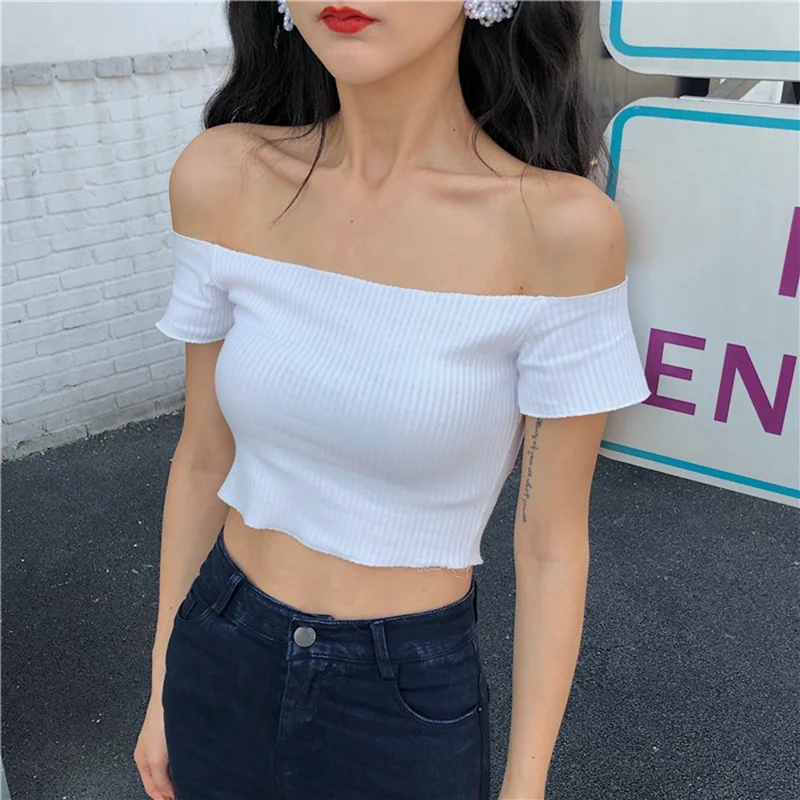 Женская трикотажная футболка с воротником лодочкой однотонная облегающая