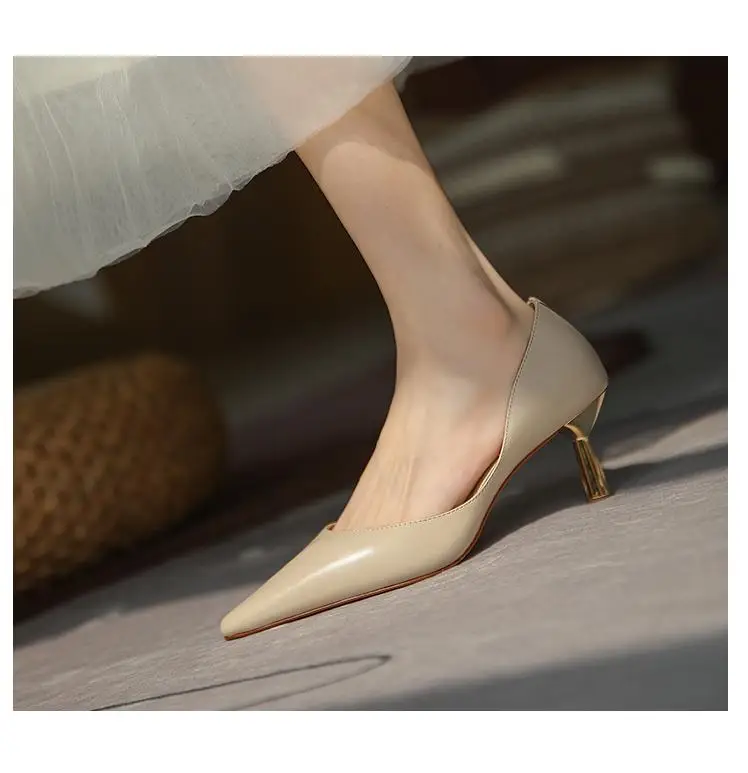 

Женские туфли-лодочки на высоком каблуке