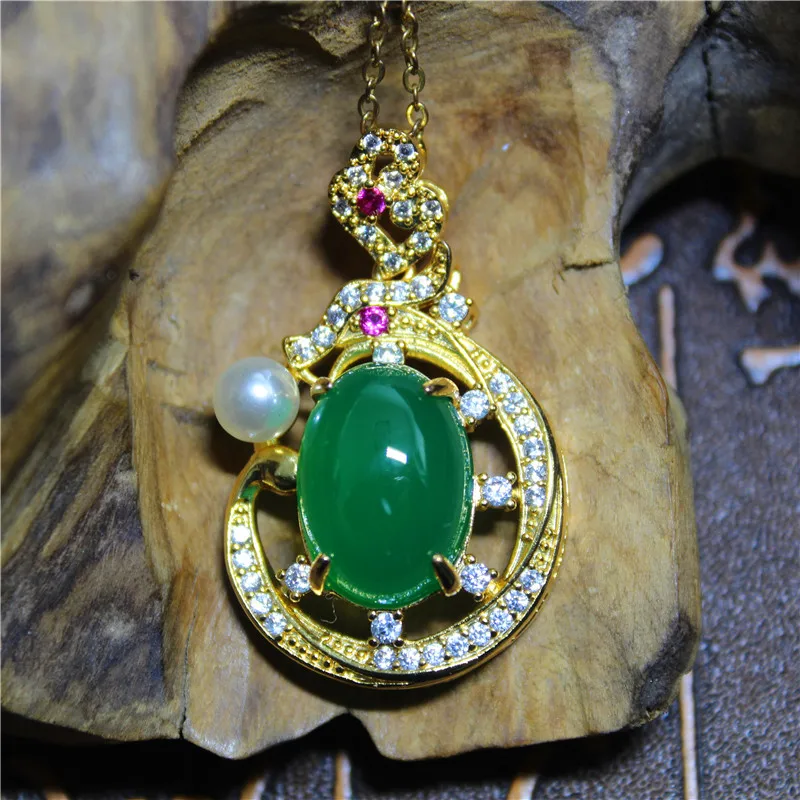 

Liemjee Fashion Party Jewelry Green Agate Inlaid Hollow Geometry Necklace For Women Feature Namour Charm Gift All Seasons