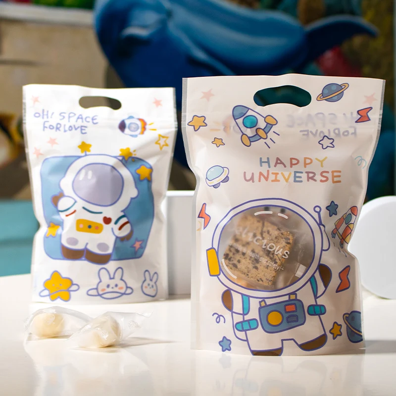 

100pcs Reusable Cartoon Spaceman Plastic Bags Seal Fresh Food Storage Bag Nuts Cookies Snacks Zipper Sealed Packing Supply