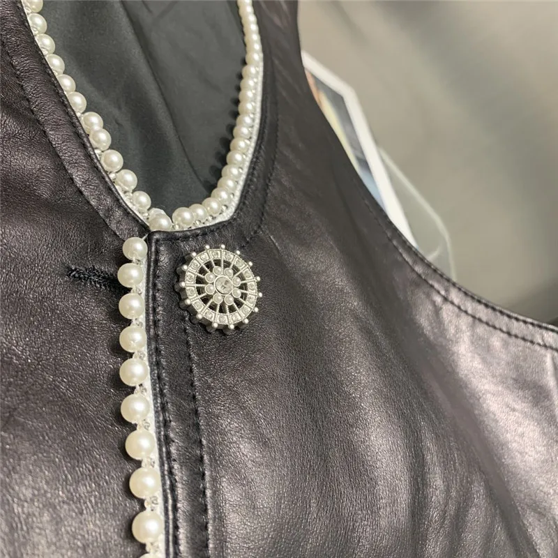 Sheepskin leather vest women's V-neck sleeveless leather jacket 2022 short paragraph Small fragrance vest pearl waistcoat