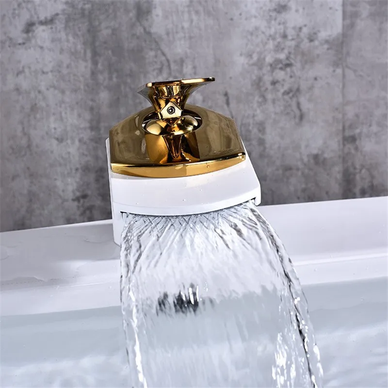 Смеситель для умывальника золотой и белый цвета D-020