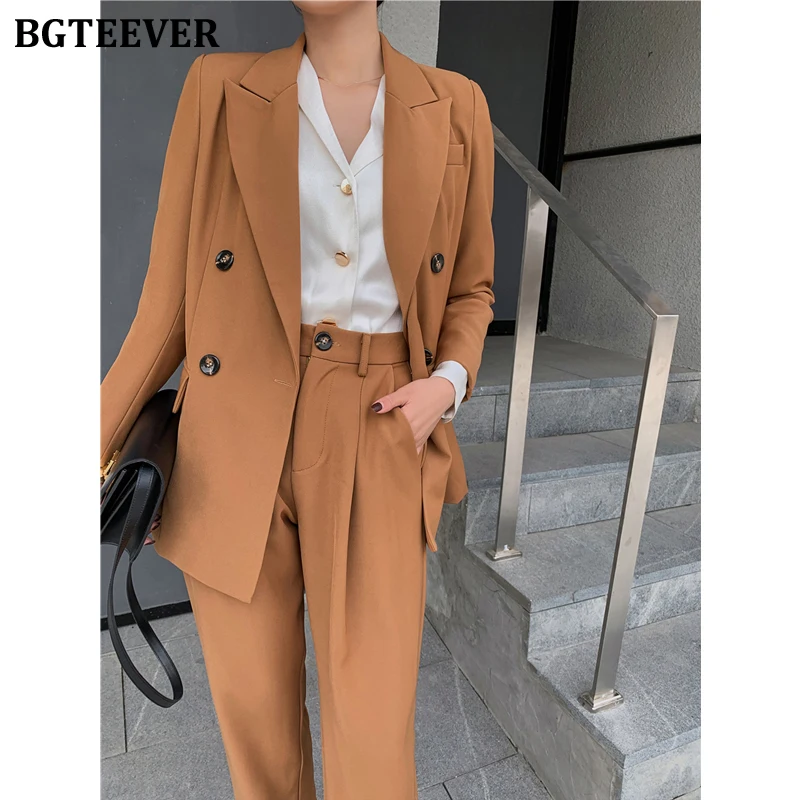Женский офисный костюм из двух предметов однотонный двубортный блейзер с