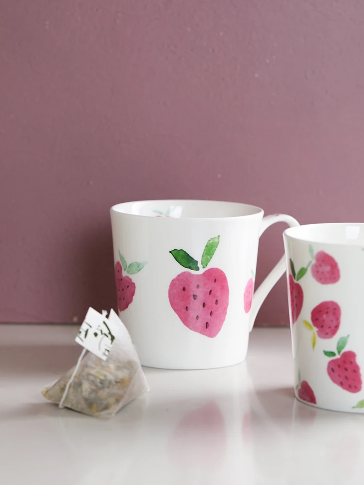 Кружка с клубничкой ручной работы креативная керамическая кружка в