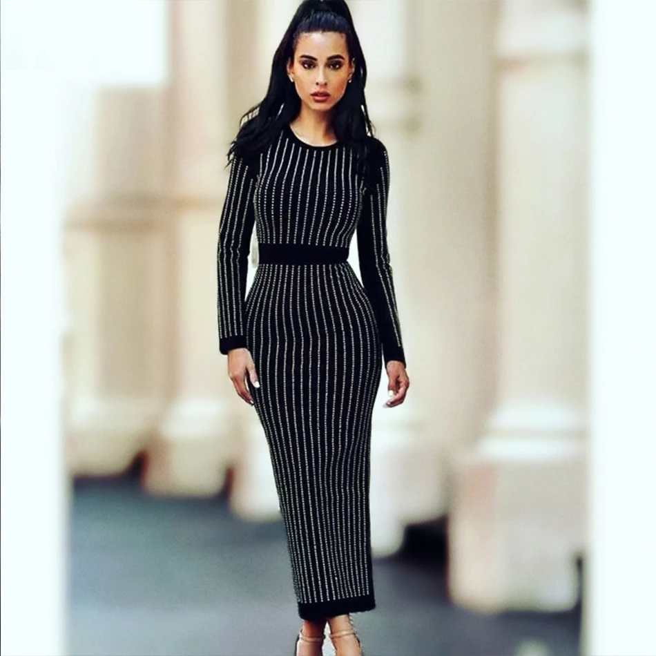 Длинное облегающее платье с разноцветными блестками черное до середины икры