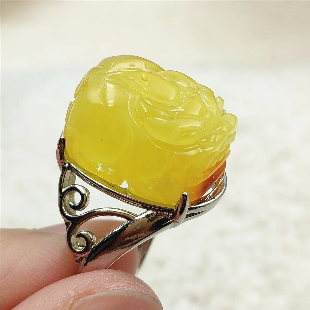 

Top Natural Yellow Amber Adjustable Ring Pi Xiu Carved 17x13mm 925 Sterling Silver Women Ring Oval Bead Healing Stone AAAAA