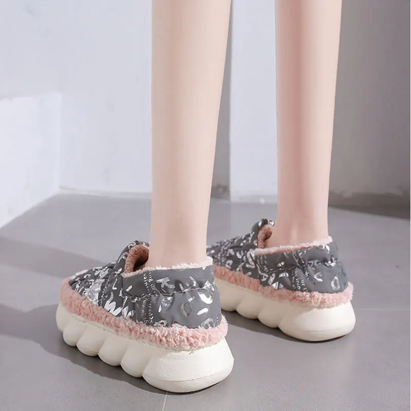 

2021 New Fashion Letter Cotton Slippers Women Cute Bread Shoes Winter Warm Plush Shoes on Flats Couples Shoes Chaussure Femme