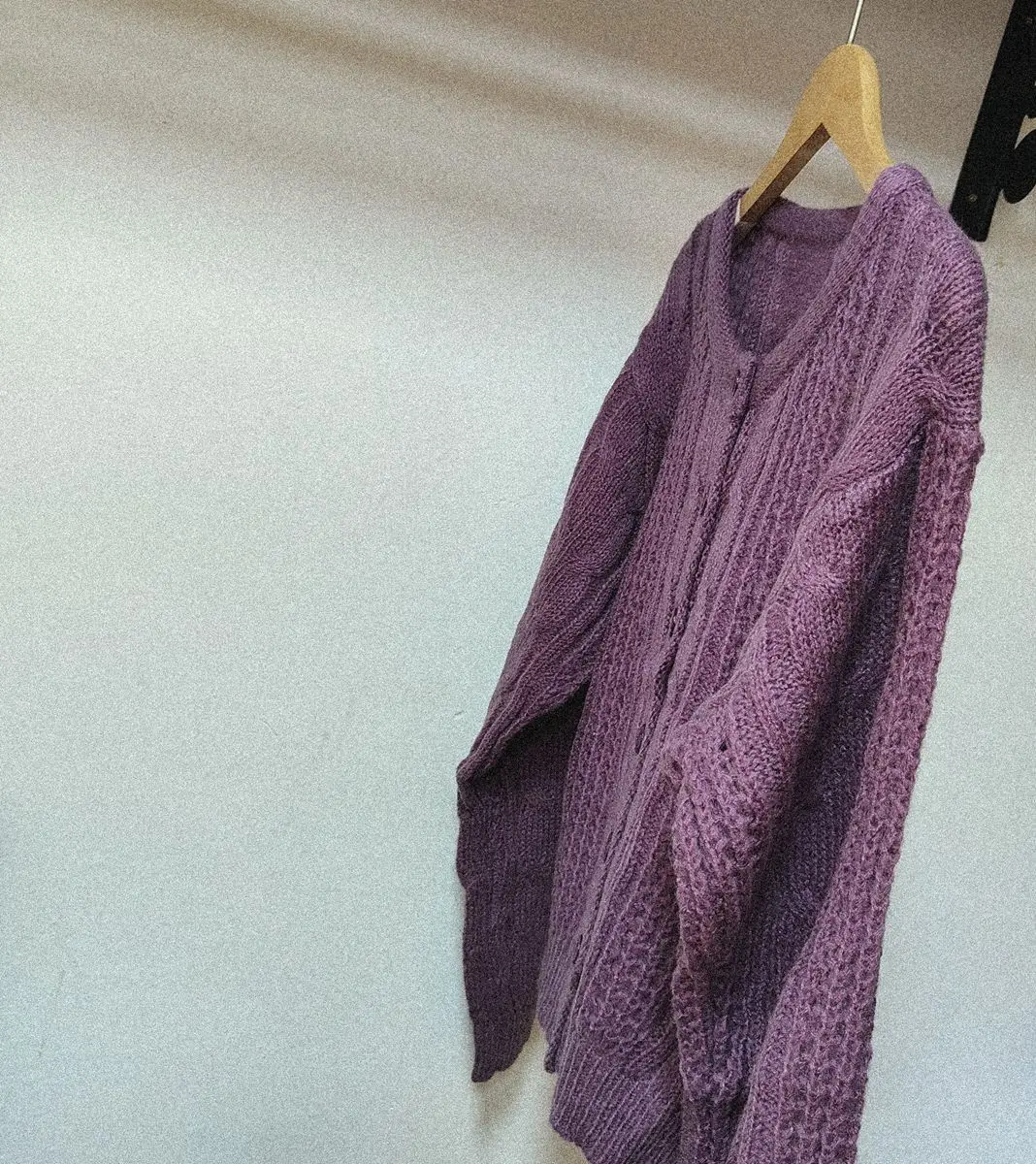 Женский свитер фиолетовый вязаный кардиган полый тонкий мохеровая куртка для