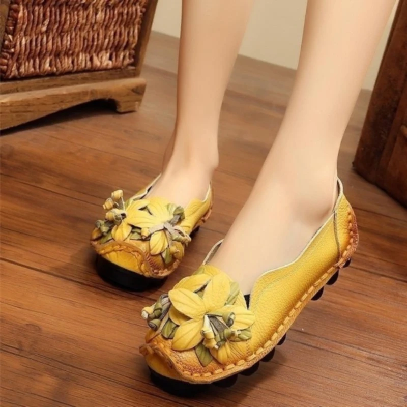 

Women Flat Bottom Peas Shoes Ladies Leather Shoes Soft Bottom Shallow Mouth Round Head Mother Shoes National Style