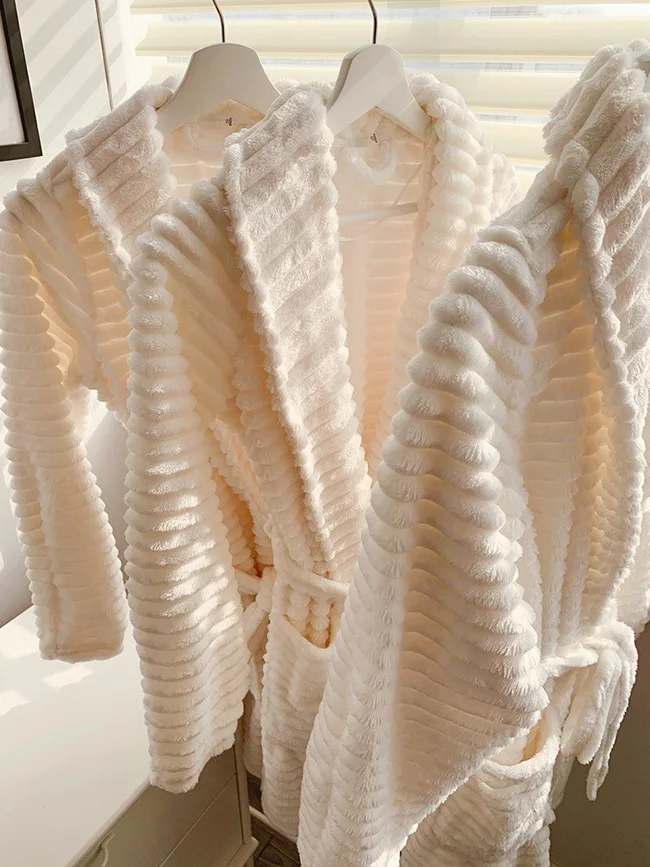 Зимняя женская одежда для сна белые полосатые фланелевые халаты утепленная