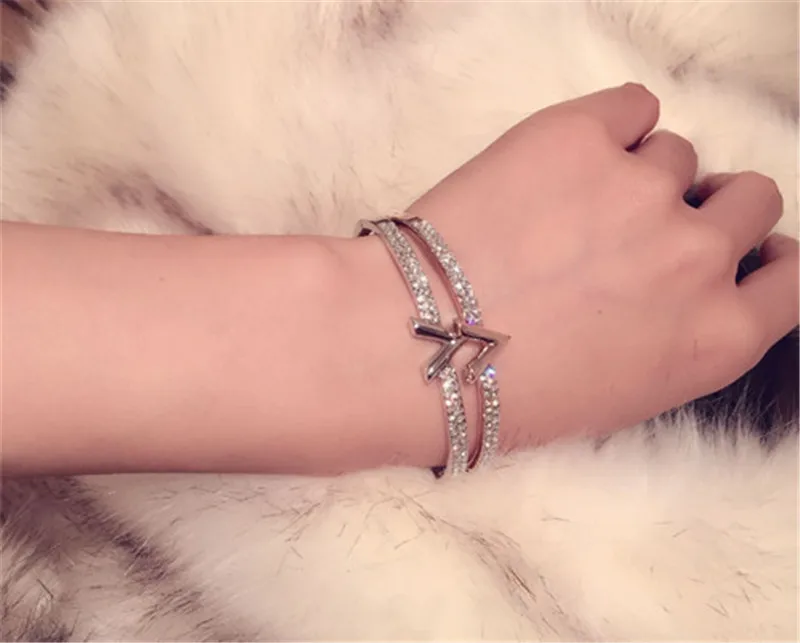 CX Shirling смешанные стили роскошный кристалл V дизайн браслет для женщин рука