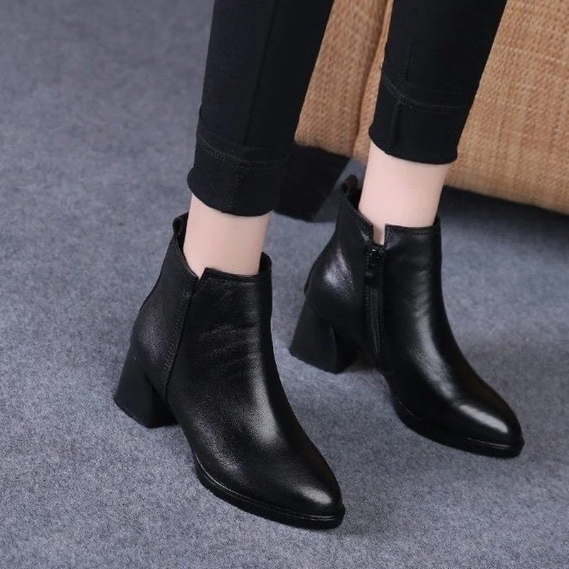 

Новинка 2021, короткие ботинки на весну и осень, кожаные ботинки на толстом каблуке, однотонные ботинки, подходящие ко всему, женские ботинки ...