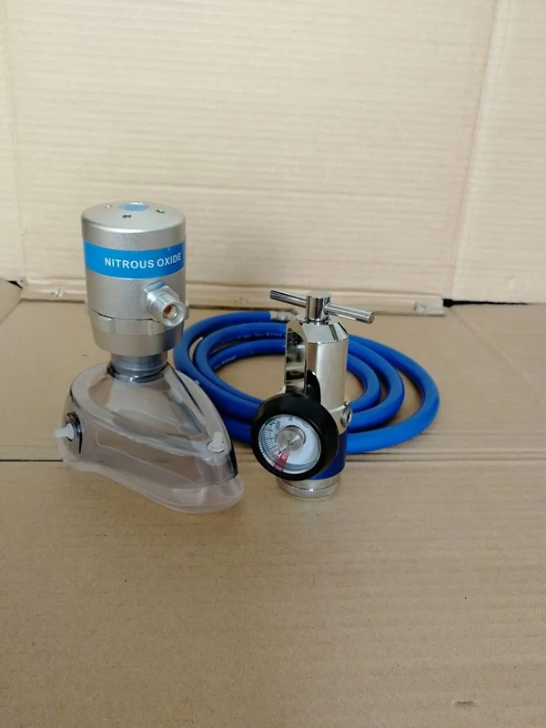 

Demand valve outfit for oxygen cylinder and N2O cylinder